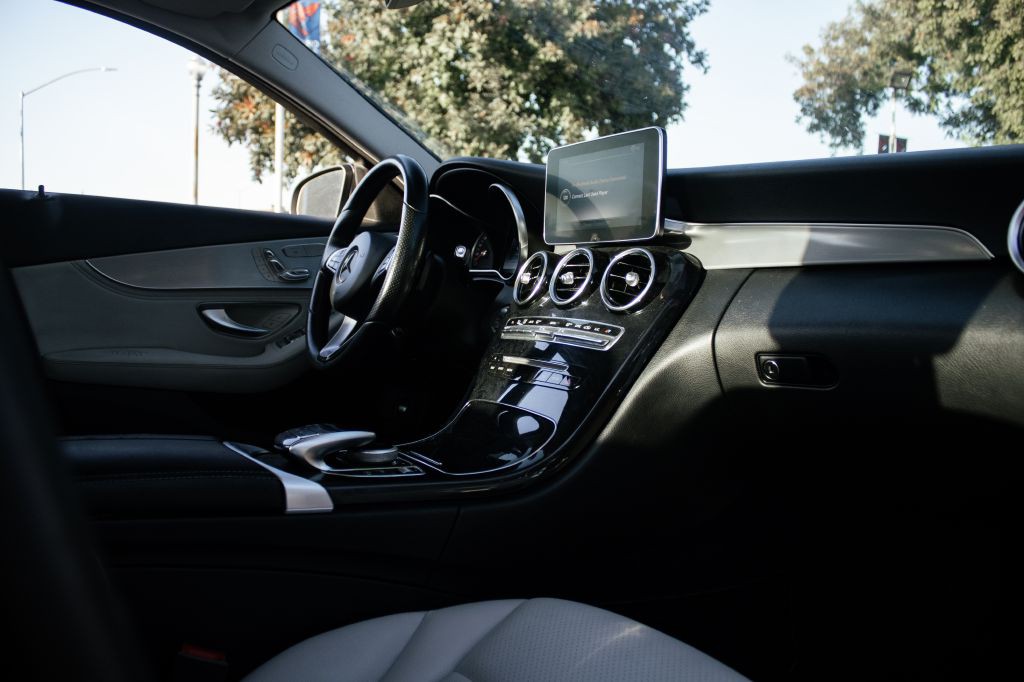 2015 Mercedes-Benz C-Class Image 29