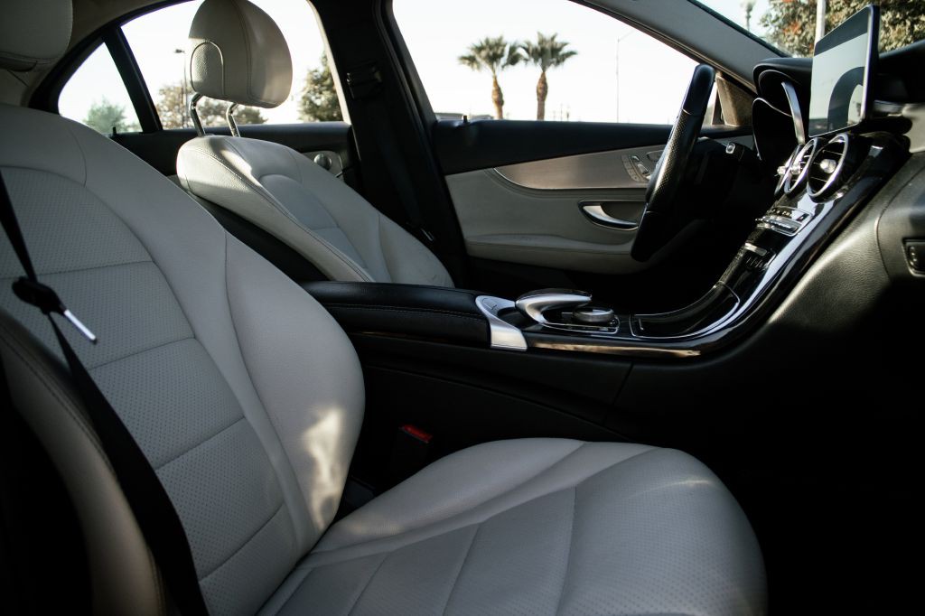 2015 Mercedes-Benz C-Class Image 30