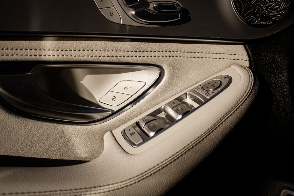 2015 Mercedes-Benz C-Class Image 35