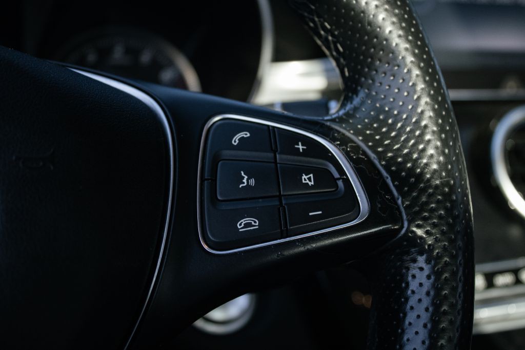 2015 Mercedes-Benz C-Class Image 37