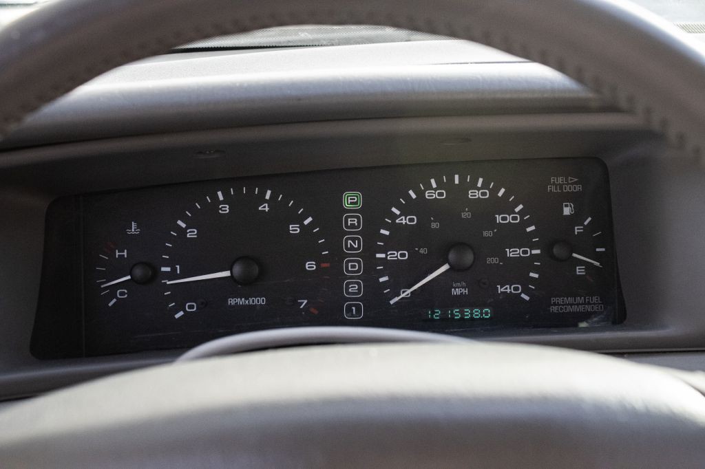 1998 Lincoln Mark VI Image 10