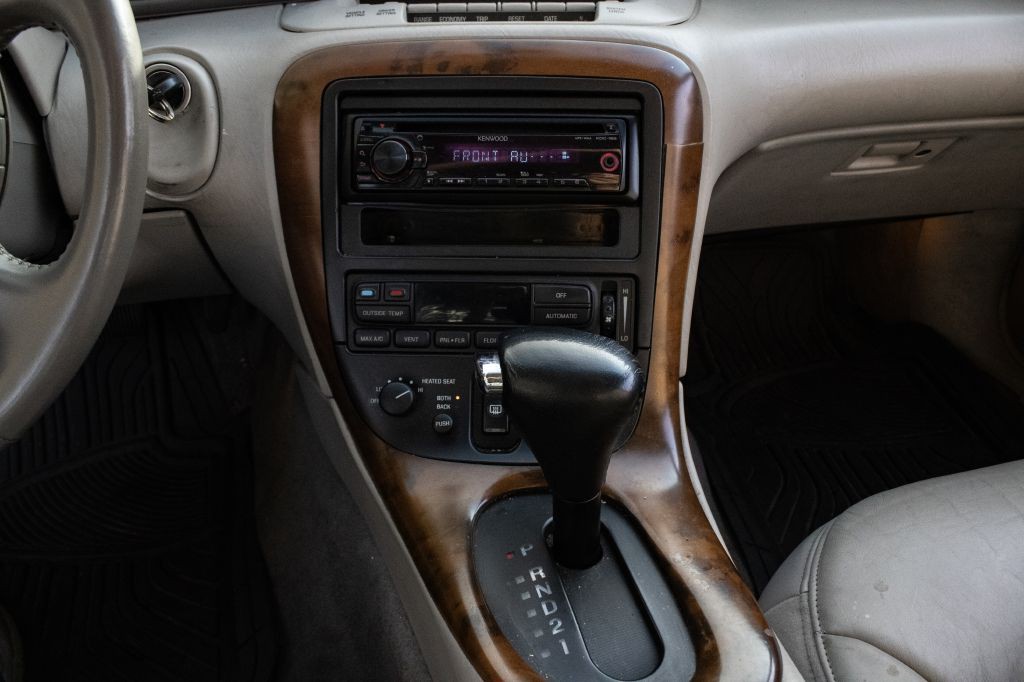 1998 Lincoln Mark VI Image 11