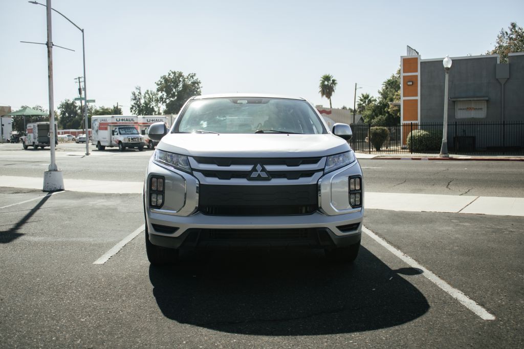 2021 Mitsubishi Outlander Image 2
