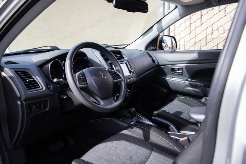 2021 Mitsubishi Outlander Image 6
