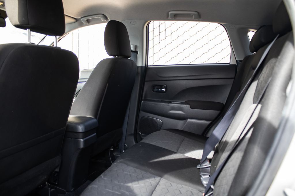 2021 Mitsubishi Outlander Image 9