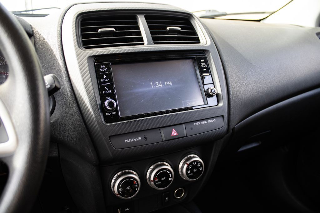 2021 Mitsubishi Outlander Image 12