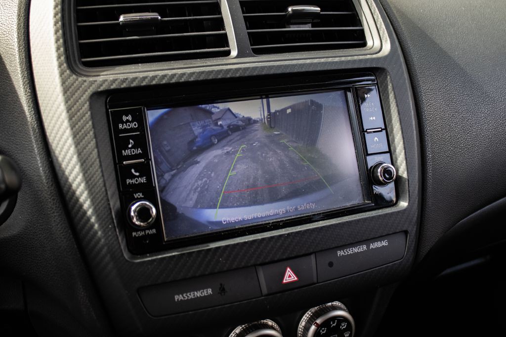 2021 Mitsubishi Outlander Image 13