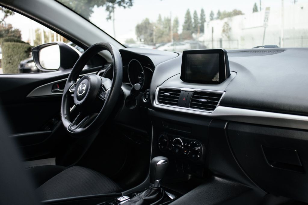 2017 Mazda Mazda3 Image 29