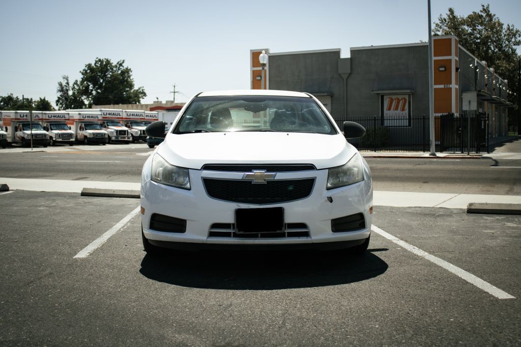2013 Chevrolet Cruze Image 2