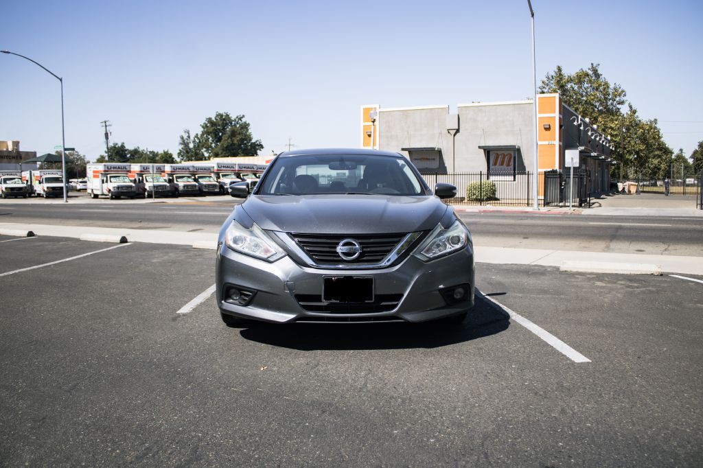 2017 Nissan Altima Image 2