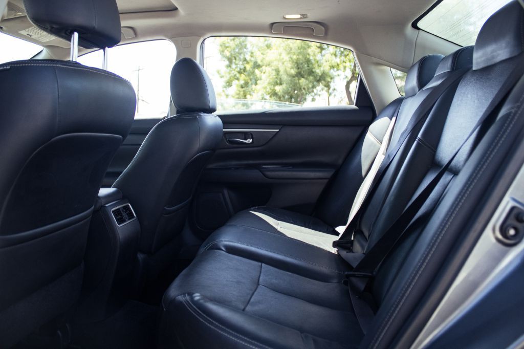 2017 Nissan Altima Image 9