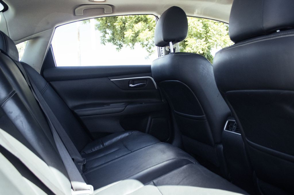 2017 Nissan Altima Image 10