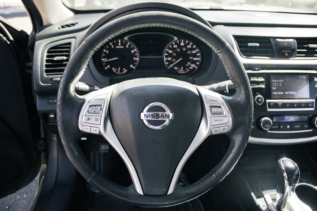 2017 Nissan Altima Image 12