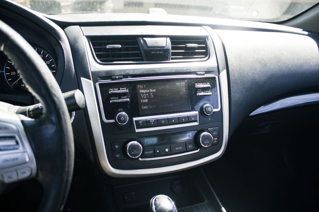 2017 Nissan Altima Image 14
