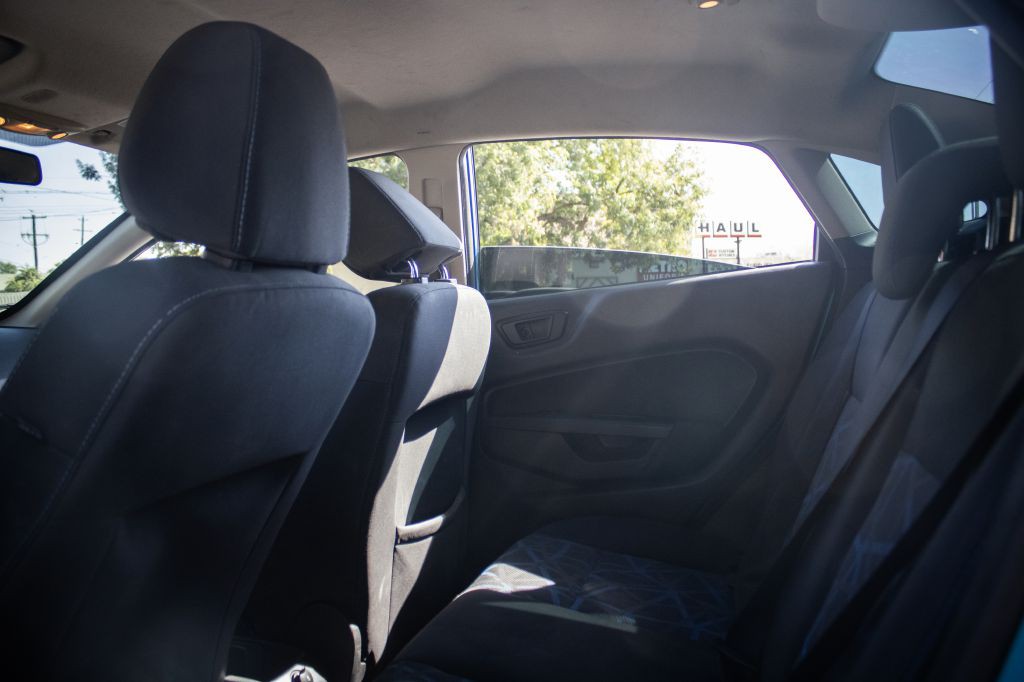 2013 Ford Fiesta Image 9