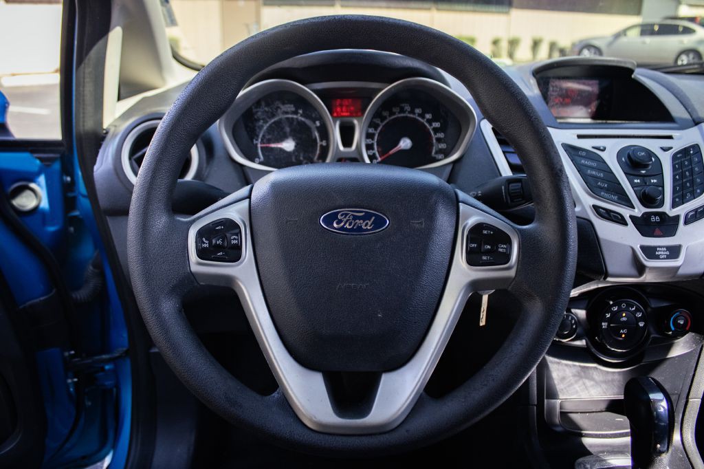 2013 Ford Fiesta Image 11