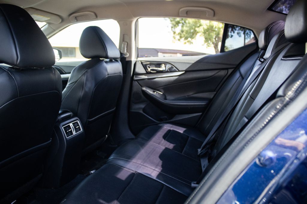 2020 Nissan Maxima Image 9