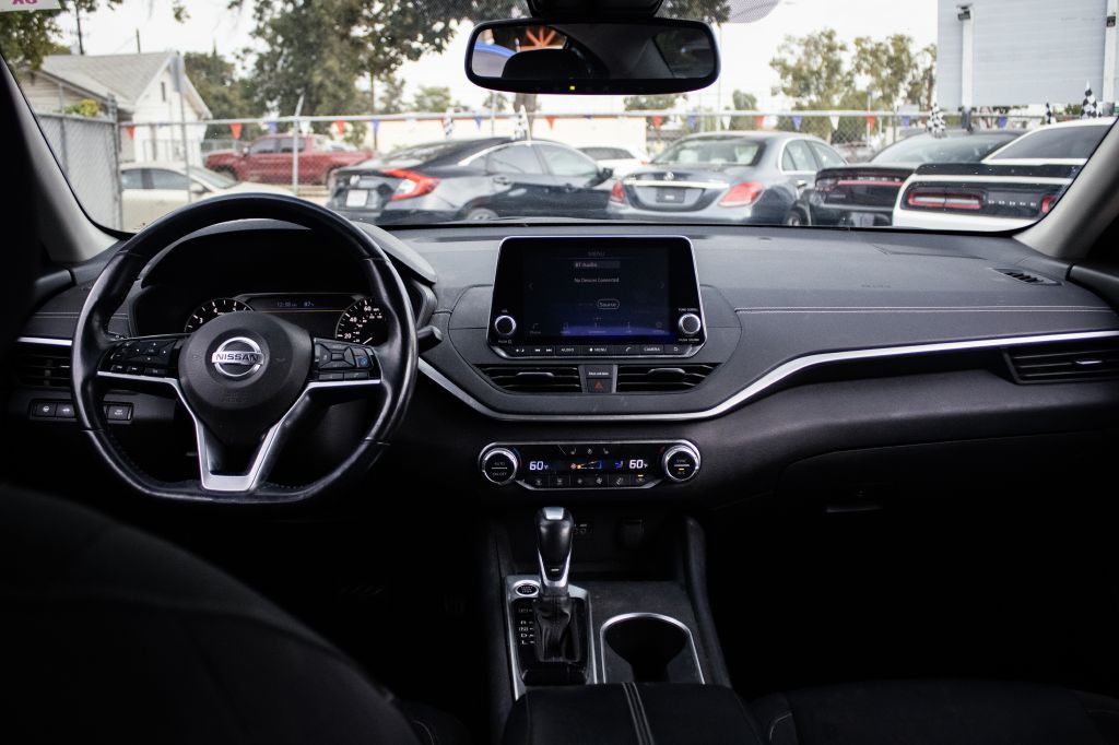 2019 Nissan Altima Image 8