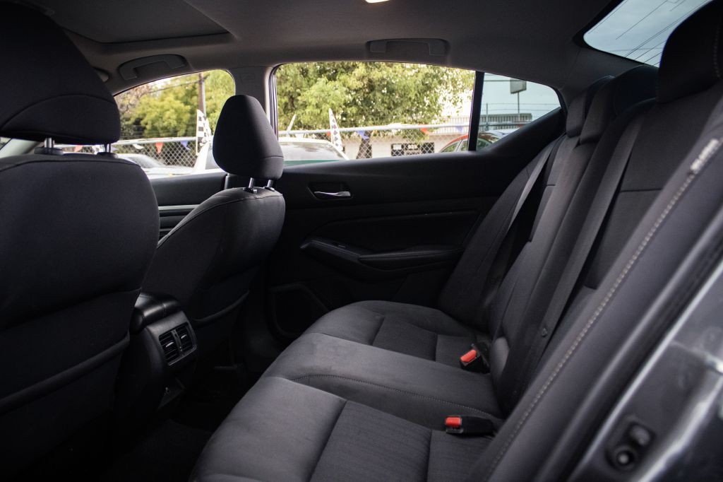 2019 Nissan Altima Image 9
