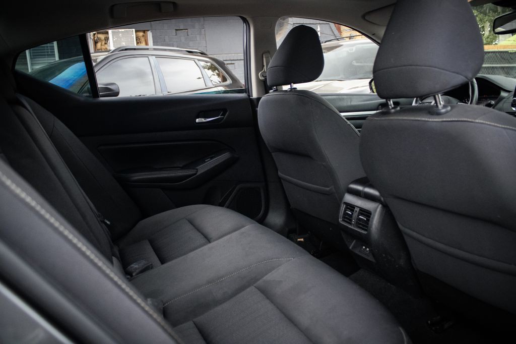 2019 Nissan Altima Image 10