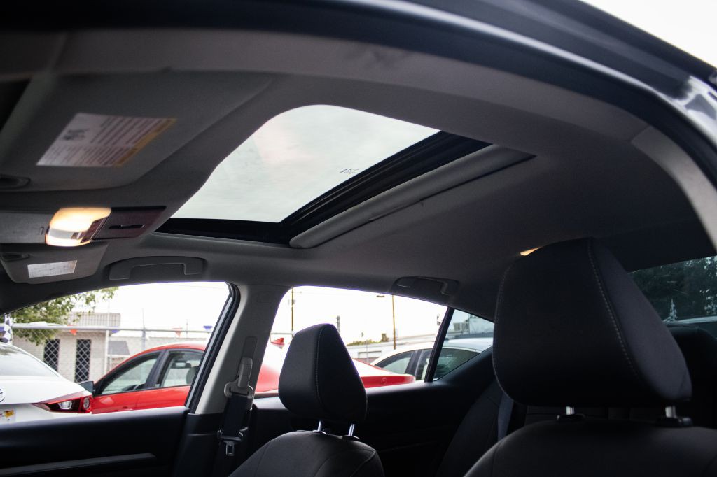 2019 Nissan Altima Image 17