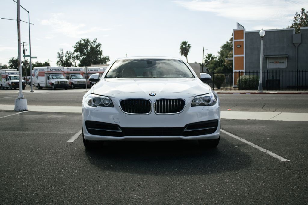 2014 BMW 5 Series Image 2