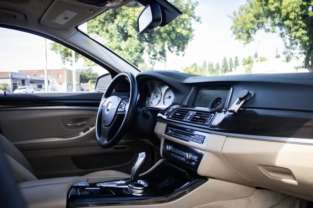 2014 BMW 5 Series Image 12