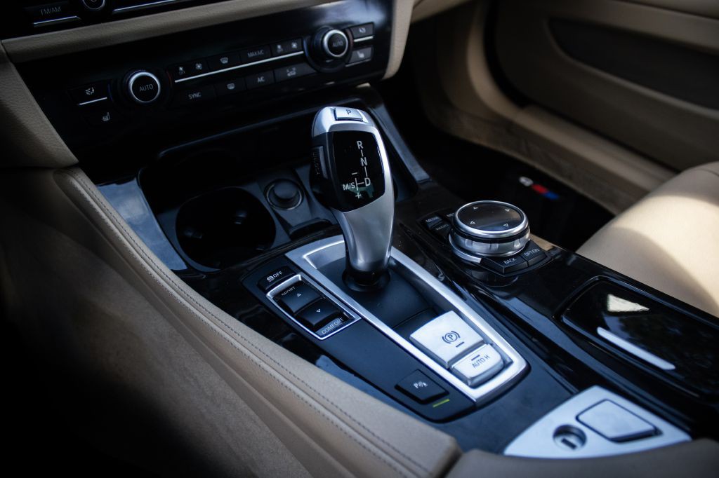 2014 BMW 5 Series Image 17