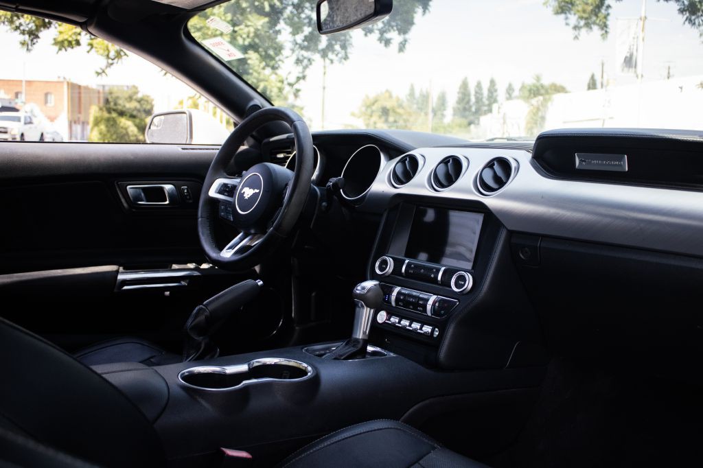 2019 Ford Mustang Image 9