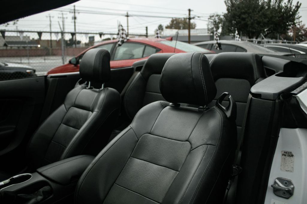 2019 Ford Mustang Image 8