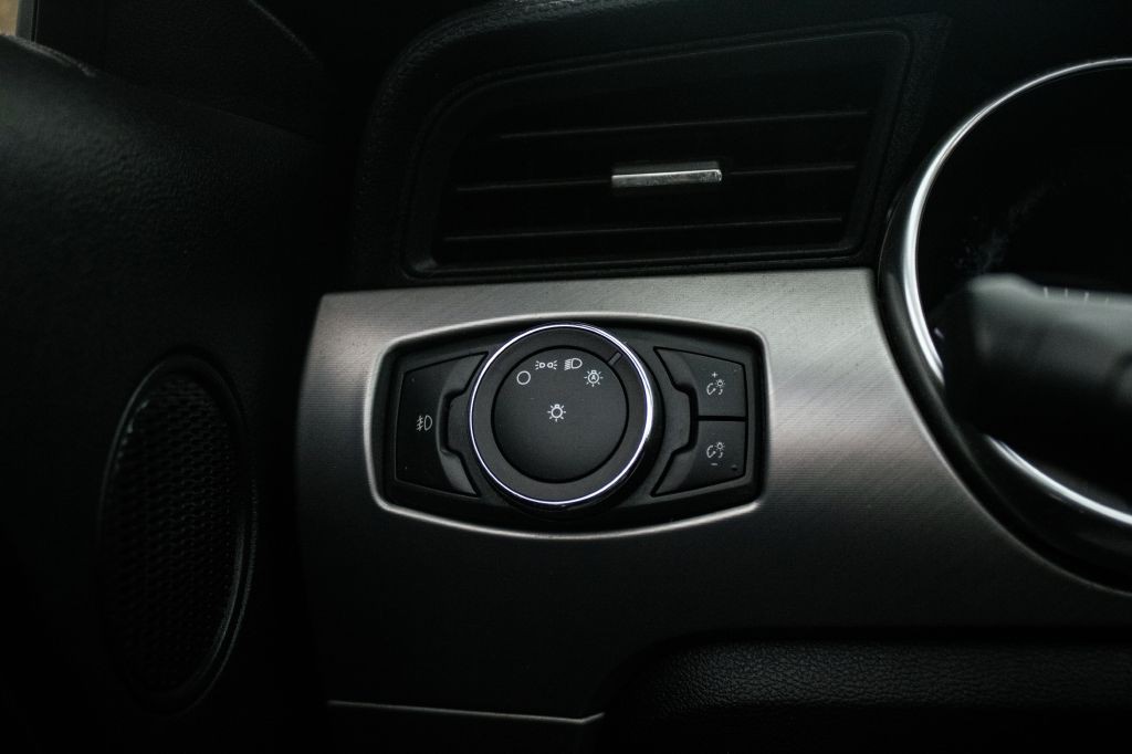 2019 Ford Mustang Image 42