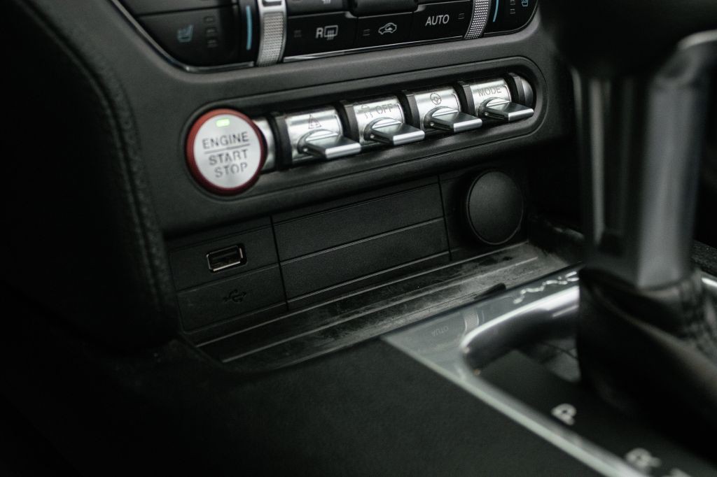 2019 Ford Mustang Image 43