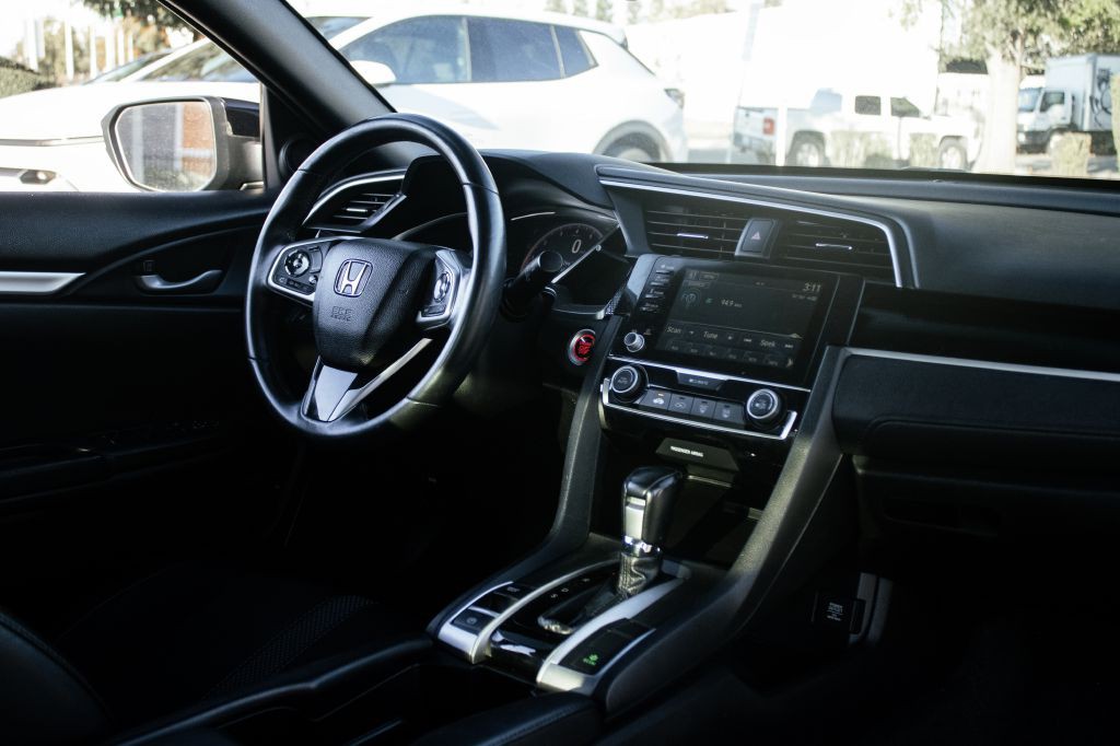 2020 Honda Civic Image 32