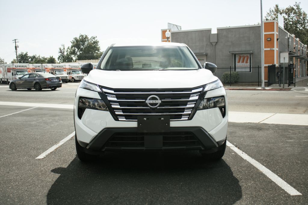 2024 Nissan Rogue Image 2