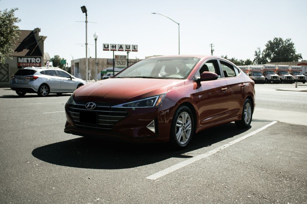 2020 Hyundai Elantra Image 3
