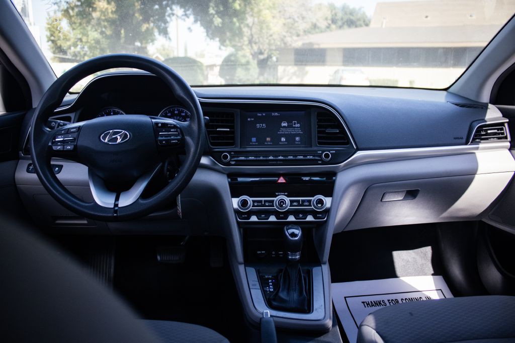 2020 Hyundai Elantra Image 8