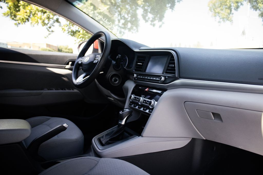 2020 Hyundai Elantra Image 11