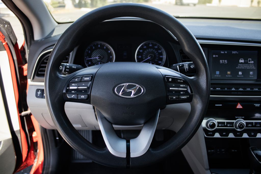 2020 Hyundai Elantra Image 12