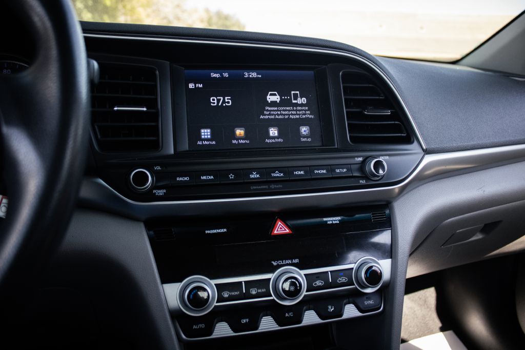 2020 Hyundai Elantra Image 14