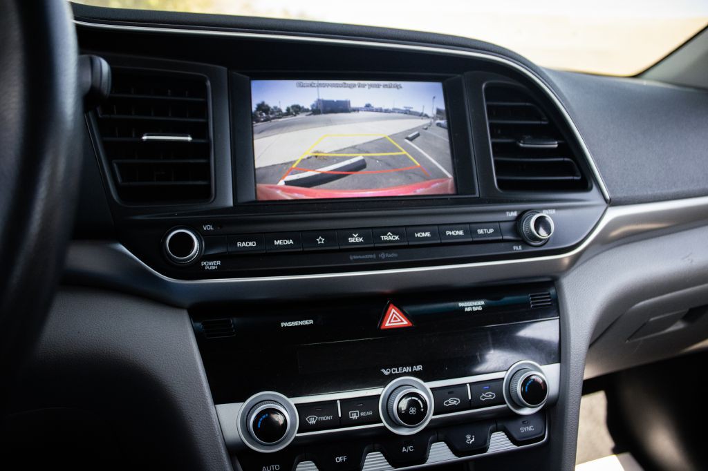 2020 Hyundai Elantra Image 15