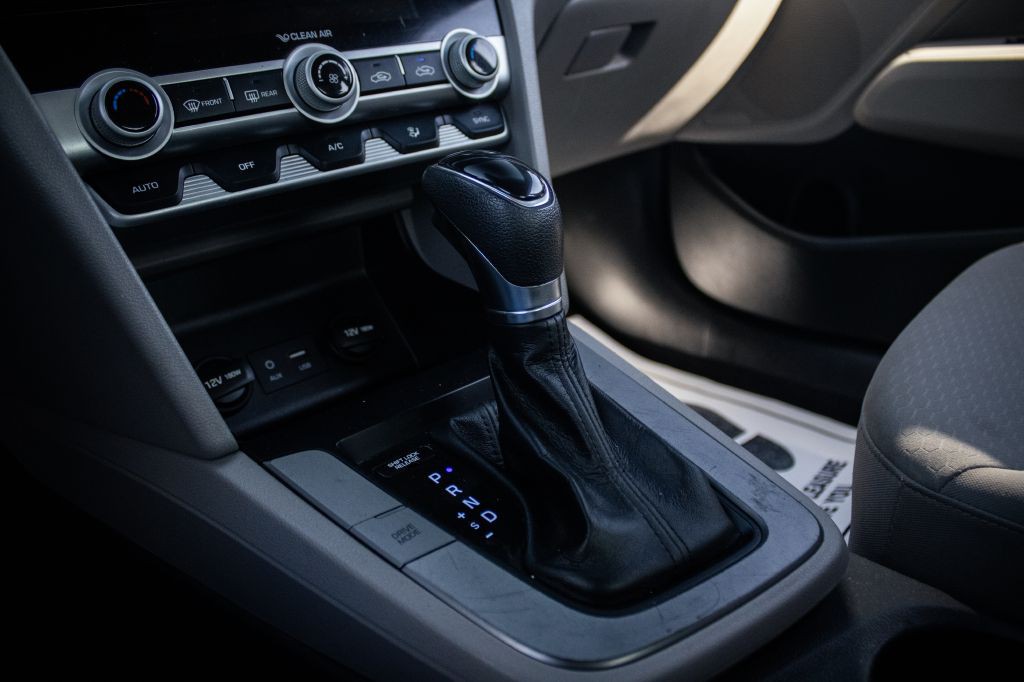 2020 Hyundai Elantra Image 16