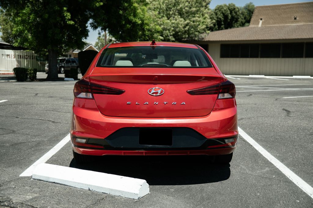 2020 Hyundai Elantra Image 8