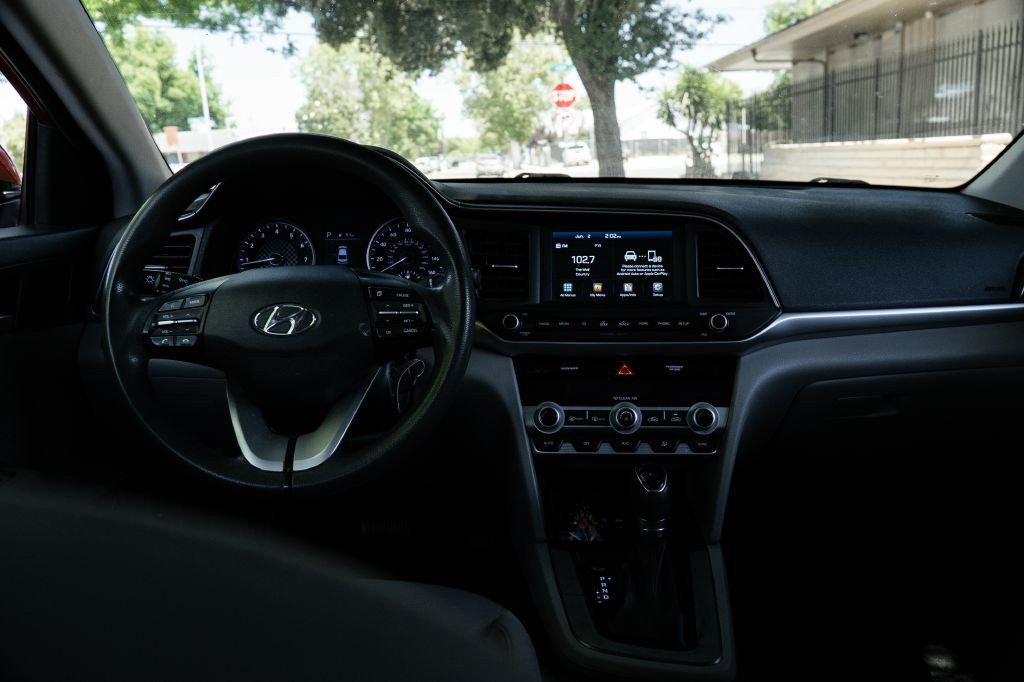 2020 Hyundai Elantra Image 15