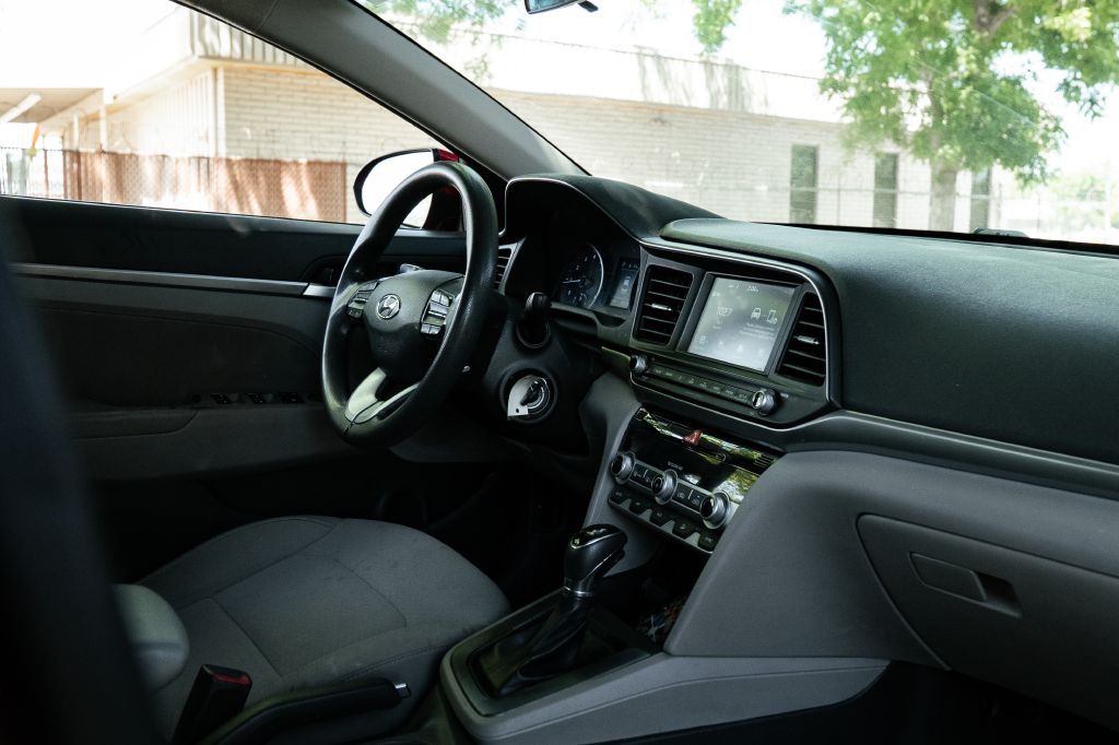 2020 Hyundai Elantra Image 18