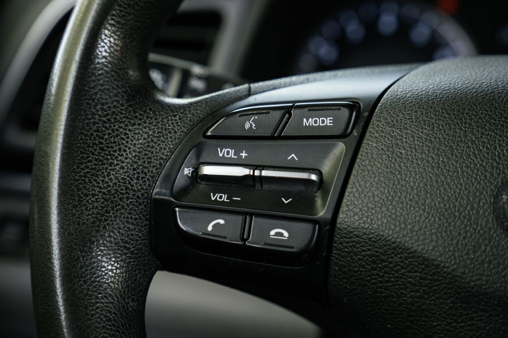 2020 Hyundai Elantra Image 23
