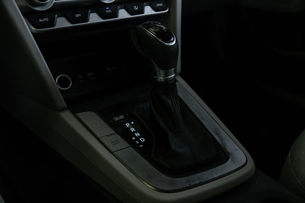 2020 Hyundai Elantra Image 29