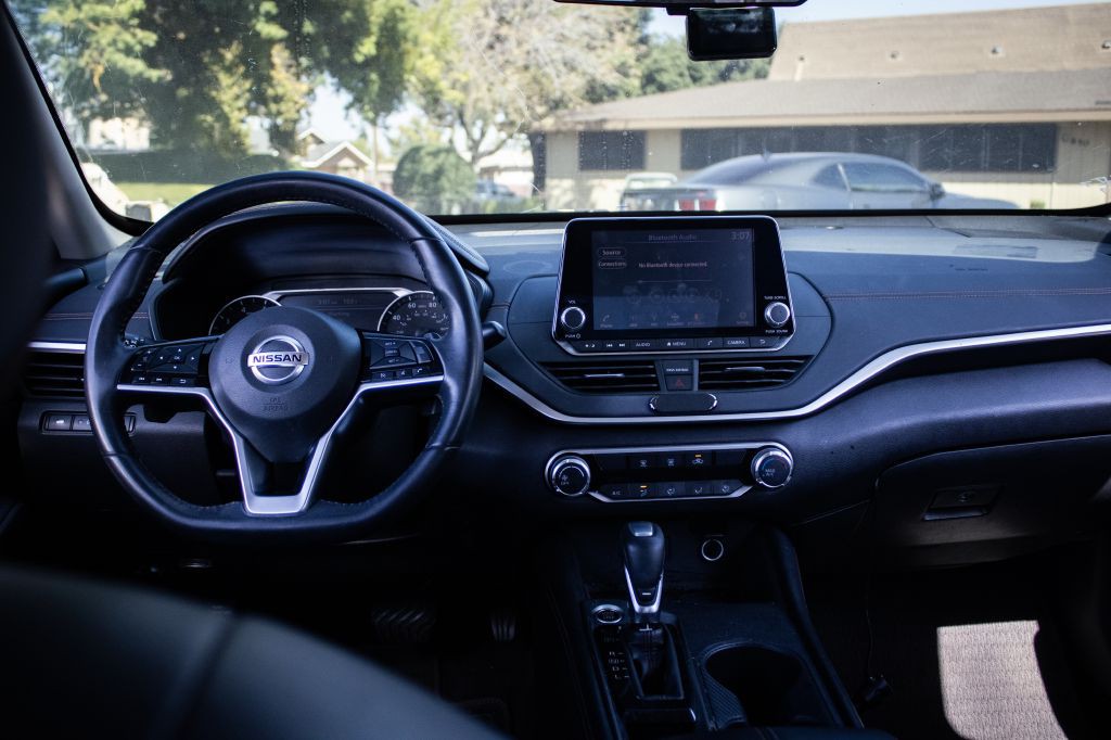 2019 Nissan Altima Image 8