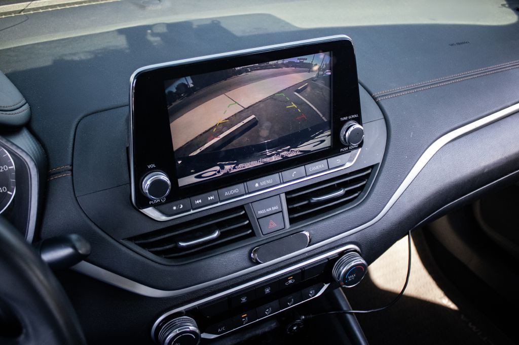 2019 Nissan Altima Image 17