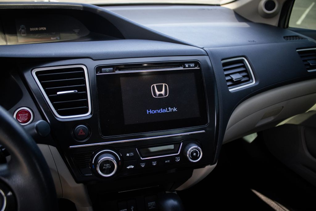 2015 Honda Civic Image 16
