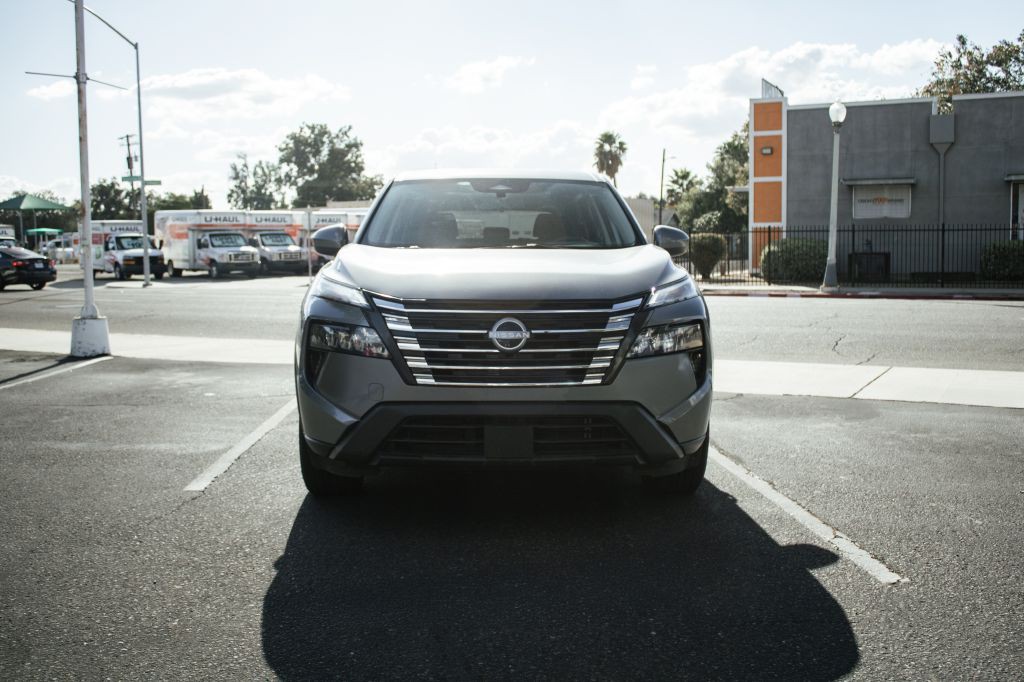 2024 Nissan Rogue Image 2